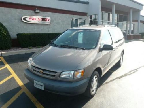 Photo Image Gallery & Touchup Paint: Toyota Sienna in Sable Pearl   (4N7)  YEARS: 1998-1999