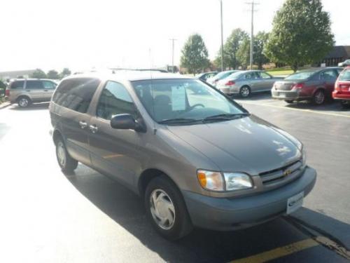 Photo Image Gallery & Touchup Paint: Toyota Sienna in Sable Pearl   (4N7)  YEARS: 1998-1999