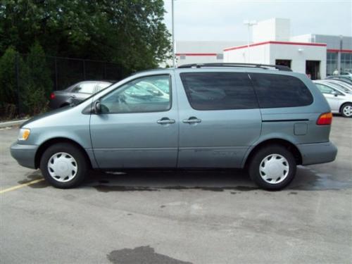Photo Image Gallery & Touchup Paint: Toyota Sienna in Silver Spruce Metallic  (6M3)  YEARS: 1998-2000
