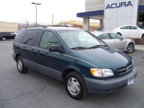 Photo Image Gallery & Touchup Paint: Toyota Sienna in Classic Green Pearl  (6P2)  YEARS: 1998-1998