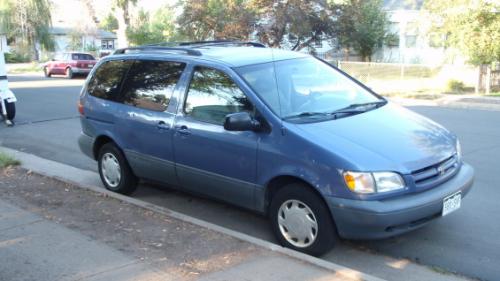 Photo Image Gallery & Touchup Paint: Toyota Sienna in Denim Blue Mica  (8L9)  YEARS: 1998-2003