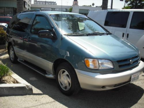 Photo Image Gallery & Touchup Paint: Toyota Sienna in Sailfin Blue Pearl  (8N7)  YEARS: 2000-2003