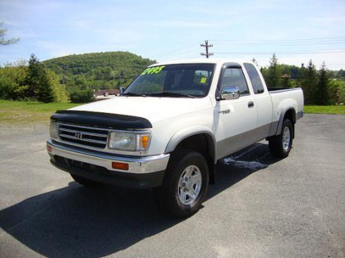 Photo Image Gallery & Touchup Paint: Toyota T100 in Warm White   (058)  YEARS: 1998-1998