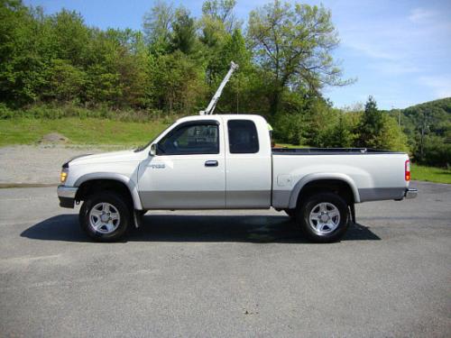 Photo Image Gallery & Touchup Paint: Toyota T100 in Warm White   (058)  YEARS: 1998-1998