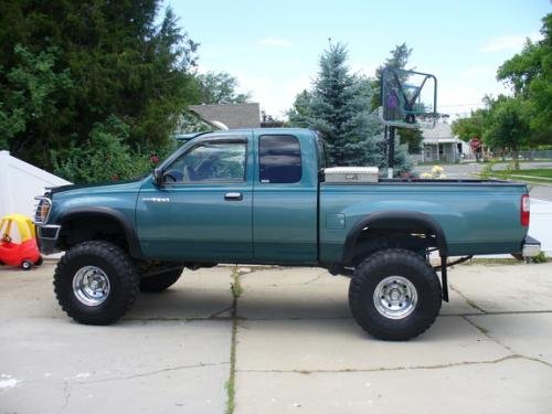 Photo Image Gallery: Toyota T100 in Sierra Green Light Green (2BV)  YEARS: -