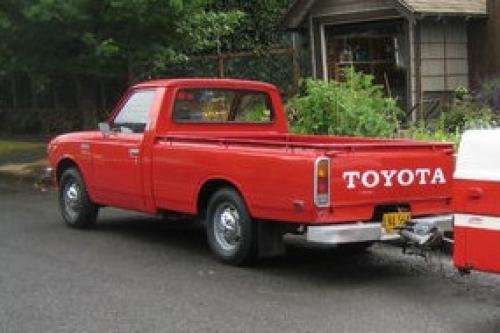 Photo Image Gallery & Touchup Paint: Toyota Truck in Red    (336)  YEARS: 1974-1978