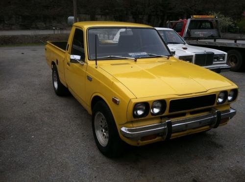 Photo Image Gallery & Touchup Paint: Toyota Truck in Suntan Yellow   (518)  YEARS: 1972-1974