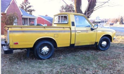 Photo Image Gallery & Touchup Paint: Toyota Truck in Yellow    (541)  YEARS: 1975-1978