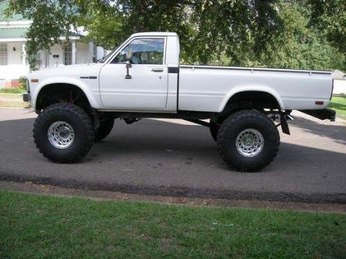 Photo of a 1980-1983 Toyota Truck in White (paint color code 2A6