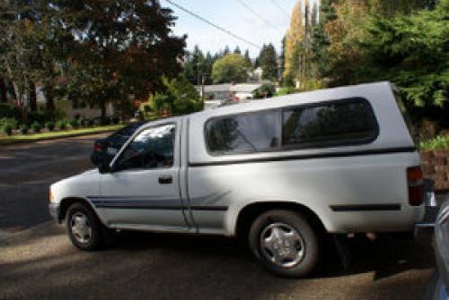 Photo Image Gallery & Touchup Paint: Toyota Truck in White    (045)  YEARS: 1989-1995