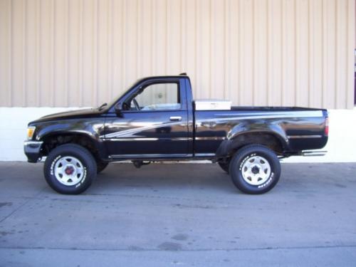 Photo Image Gallery & Touchup Paint: Toyota Truck in Black    (202)  YEARS: 1989-1995