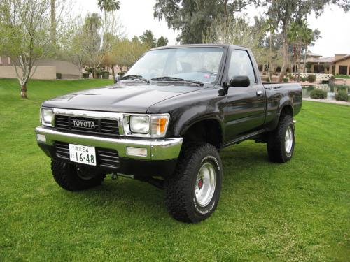 Photo Image Gallery & Touchup Paint: Toyota Truck in Black    (202)  YEARS: 1989-1995