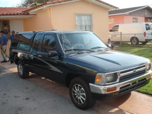 Photo Image Gallery & Touchup Paint: Toyota Truck in Evergreen Pearl   (751)  YEARS: 1994-1995