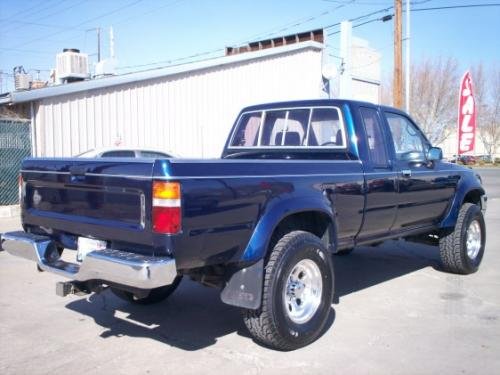 Photo of a 1991-1995 Toyota Truck in Dark Blue Pearl (paint color code 8E3