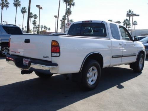 Photo of a 2000-2006 Toyota Tundra in Natural White (paint color code 056