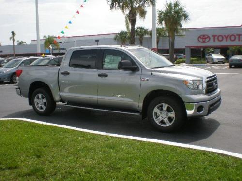 Photo Image Gallery & Touchup Paint: Toyota Tundra in Silver Sky Metallic  (1D6)  YEARS: 2007-2013