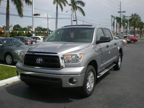 Photo Image Gallery & Touchup Paint: Toyota Tundra in Silver Sky Metallic  (1D6)  YEARS: 2007-2013