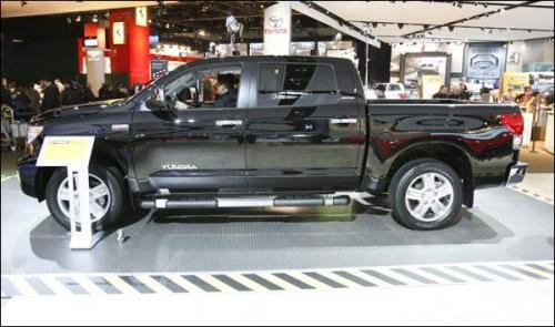 Photo Image Gallery & Touchup Paint: Toyota Tundra in Black    (202)  YEARS: 2007-2013