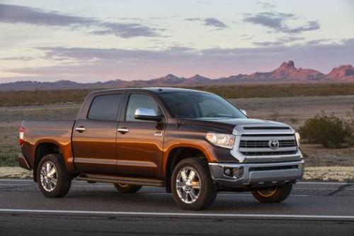 Photo Image Gallery & Touchup Paint: Toyota Tundra in Sunset Bronze Mica  (4U3)  YEARS: 2014-2017