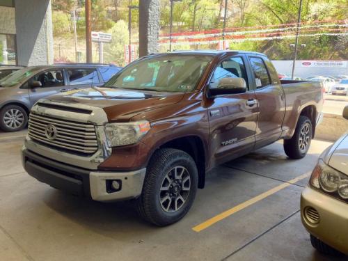 Photo Image Gallery & Touchup Paint: Toyota Tundra in Sunset Bronze Mica  (4U3)  YEARS: 2014-2017