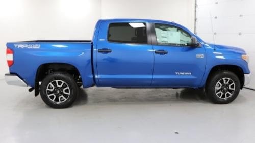Photo Image Gallery & Touchup Paint: Toyota Tundra in Blazing Blue Pearl  (8T0)  YEARS: 2016-2017
