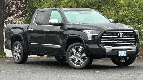 Photo of a 2022-2024 Toyota Tundra in Midnight Black Metallic (paint color code 218