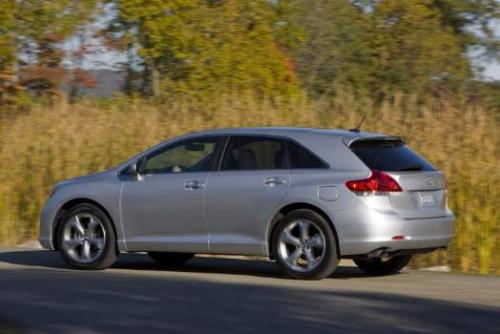 Photo Image Gallery & Touchup Paint: Toyota Venza in Classic Silver Metallic  (1F7)  YEARS: 2009-2014