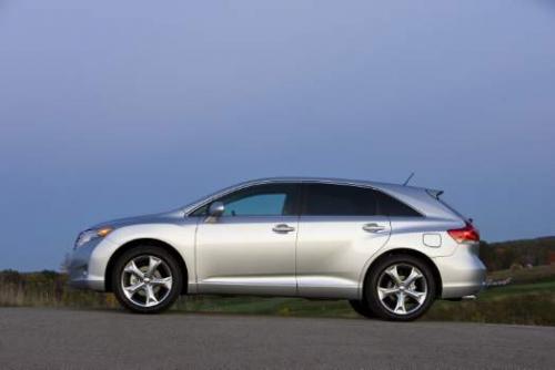 Photo Image Gallery & Touchup Paint: Toyota Venza in Classic Silver Metallic  (1F7)  YEARS: 2009-2014
