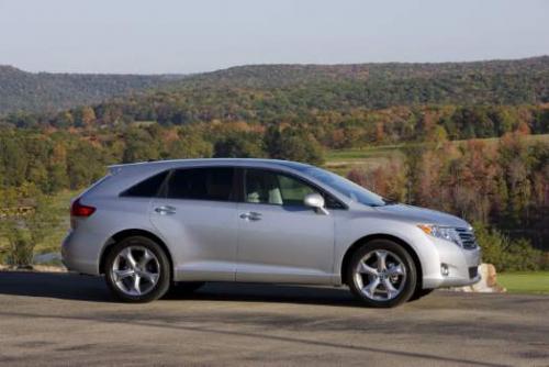 Photo Image Gallery & Touchup Paint: Toyota Venza in Classic Silver Metallic  (1F7)  YEARS: 2009-2014