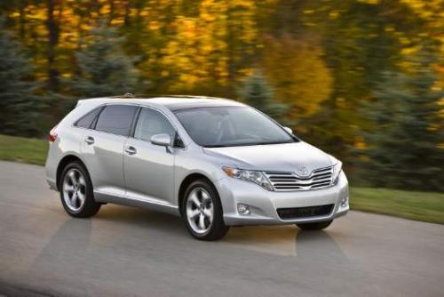 Photo Image Gallery & Touchup Paint: Toyota Venza in Classic Silver Metallic  (1F7)  YEARS: 2009-2014