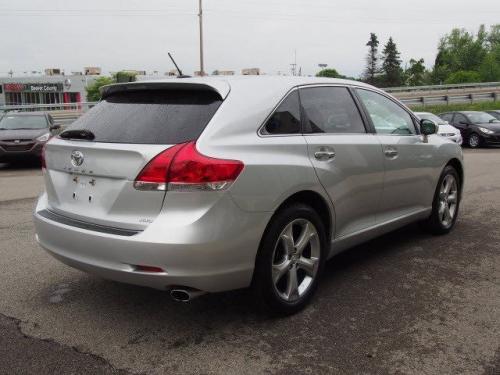 Photo Image Gallery & Touchup Paint: Toyota Venza in Classic Silver Metallic  (1F7)  YEARS: 2009-2014