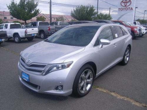 Photo Image Gallery & Touchup Paint: Toyota Venza in Classic Silver Metallic  (1F7)  YEARS: 2009-2014