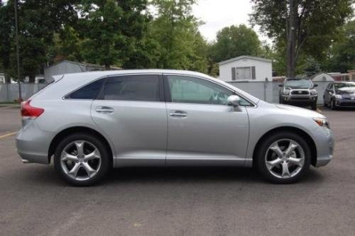Photo Image Gallery & Touchup Paint: Toyota Venza in Celestial Silver Metallic  (1J9)  YEARS: 2015-2015