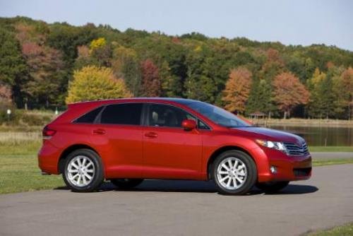 Photo Image Gallery & Touchup Paint: Toyota Venza in Barcelona Red Metallic  (3R3)  YEARS: 2009-2015