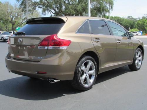 Photo Image Gallery & Touchup Paint: Toyota Venza in Golden Umber Mica  (4U2)  YEARS: 2009-2014