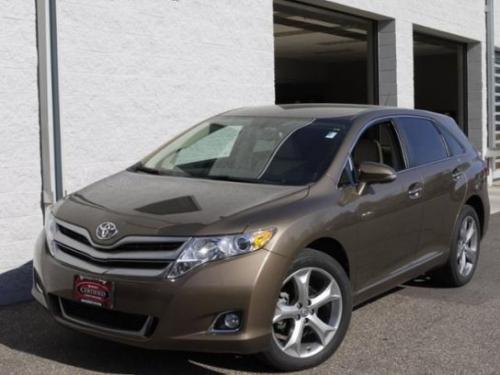 Photo Image Gallery & Touchup Paint: Toyota Venza in Golden Umber Mica  (4U2)  YEARS: 2009-2014