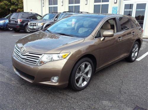 Photo Image Gallery & Touchup Paint: Toyota Venza in Golden Umber Mica  (4U2)  YEARS: 2009-2014