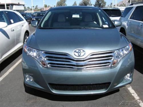 Photo Image Gallery & Touchup Paint: Toyota Venza in Aloe Green Metallic  (776)  YEARS: 2009-2012