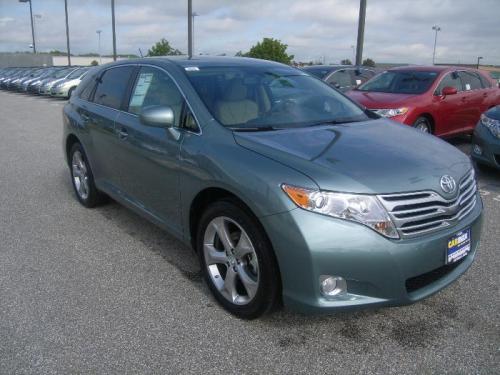 Photo Image Gallery & Touchup Paint: Toyota Venza in Aloe Green Metallic  (776)  YEARS: 2009-2012