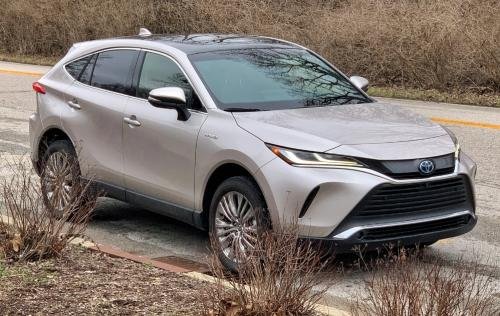 Photo of a 2021-2024 Toyota Venza in Titanium Glow (paint color code 4X1
