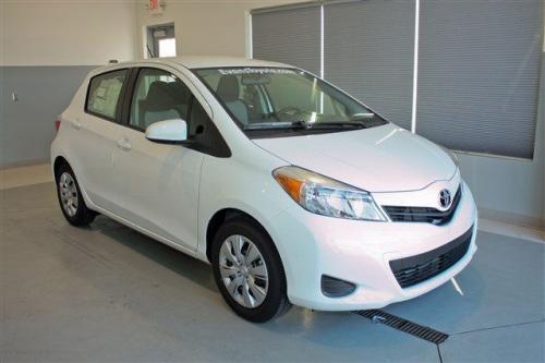 Photo Image Gallery & Touchup Paint: Toyota Yaris in Super White   (040)  YEARS: 2012-2017