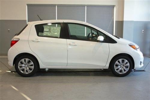 Photo Image Gallery & Touchup Paint: Toyota Yaris in Super White   (040)  YEARS: 2012-2017