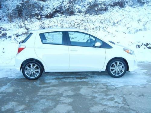 Photo Image Gallery & Touchup Paint: Toyota Yaris in Super White   (040)  YEARS: 2012-2017