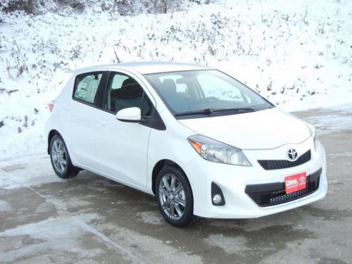 Photo Image Gallery & Touchup Paint: Toyota Yaris in Super White   (040)  YEARS: 2012-2017