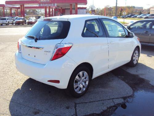 Photo Image Gallery & Touchup Paint: Toyota Yaris in Super White   (040)  YEARS: 2012-2017