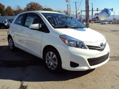 Photo Image Gallery & Touchup Paint: Toyota Yaris in Super White   (040)  YEARS: 2012-2017