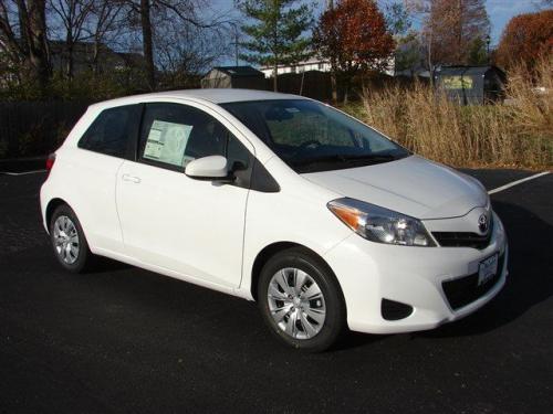 Photo Image Gallery & Touchup Paint: Toyota Yaris in Super White   (040)  YEARS: 2012-2017