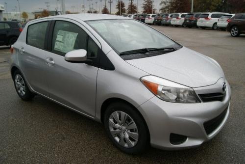 Photo Image Gallery & Touchup Paint: Toyota Yaris In Classic Silver 