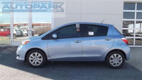 Photo Image Gallery & Touchup Paint: Toyota Yaris in Wave Line Pearl  (8S7)  YEARS: 2012-2014
