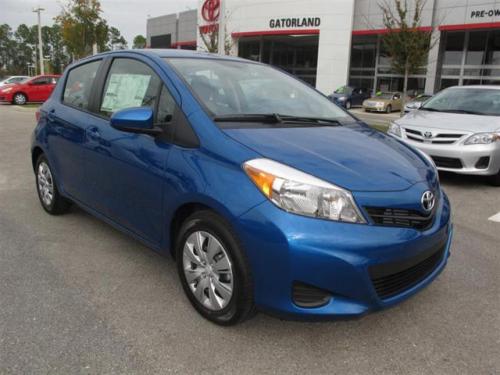 Photo Image Gallery & Touchup Paint: Toyota Yaris in Blazing Blue Pearl  (8T0)  YEARS: 2012-2014